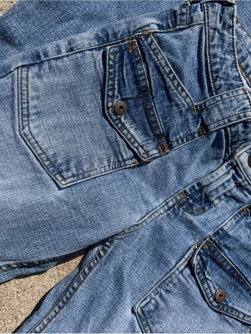 lei Women's Flare Jeans in Medium Blue Wash - Picture 2 of 9